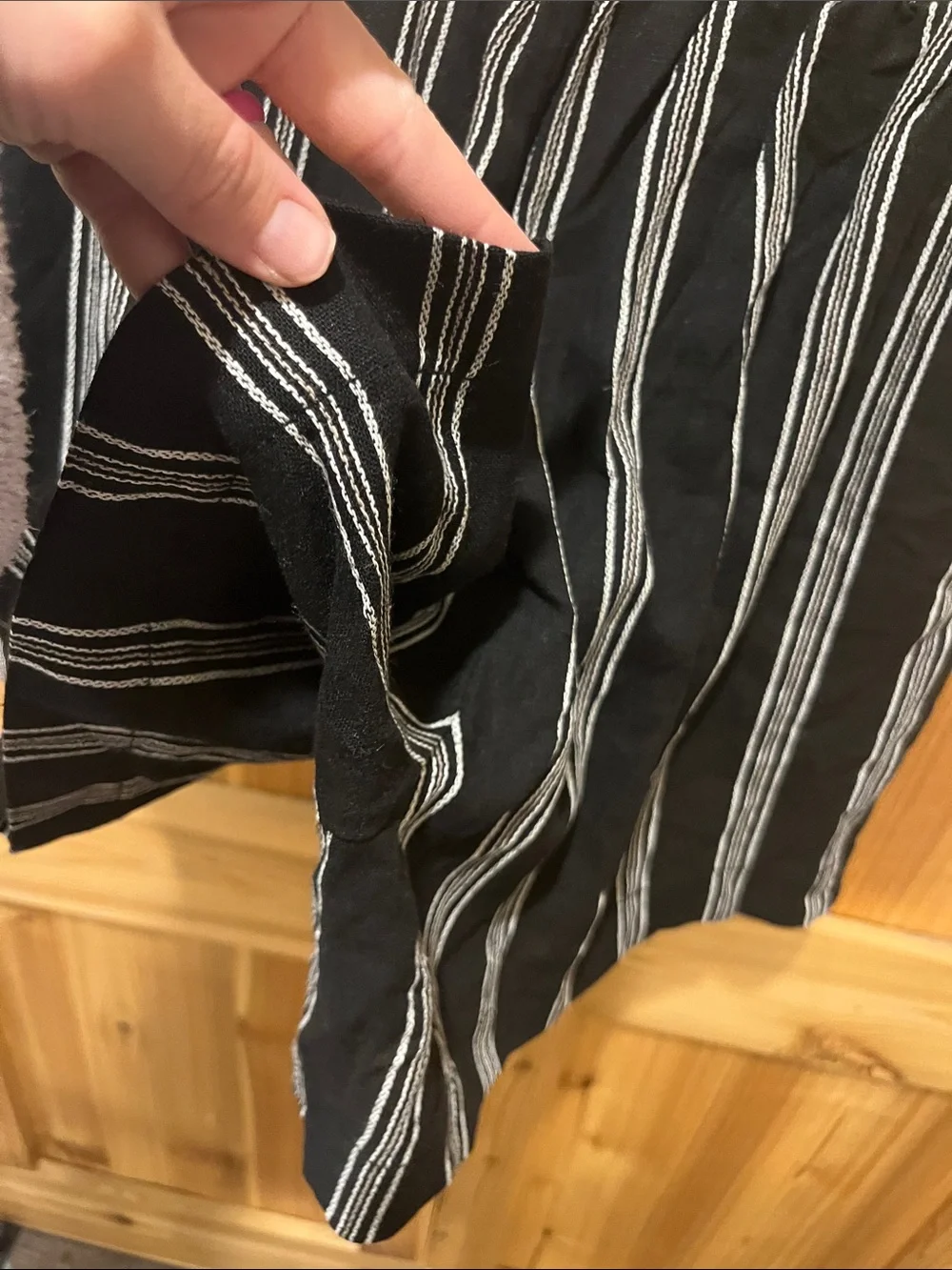 Napa Valley Black Striped Paperbag Shorts - Has Pockets. 55% Linen - Picture 7 of 9
